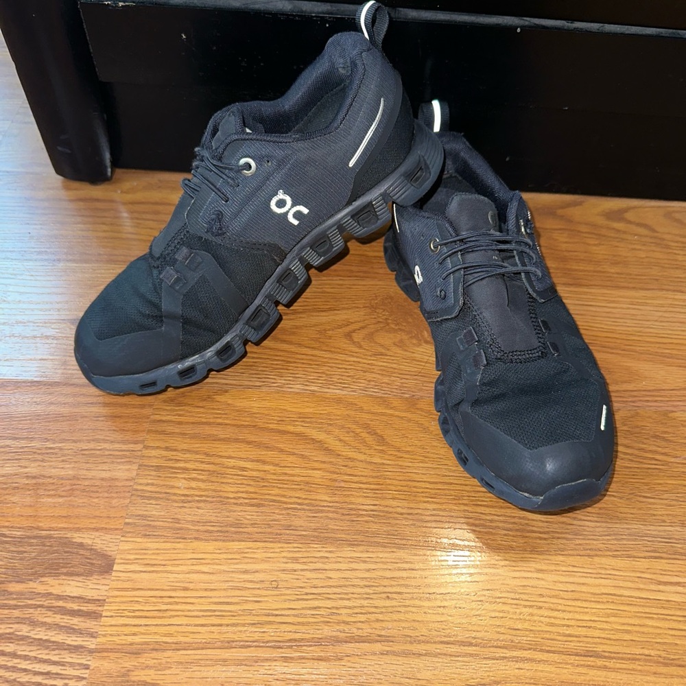 Women’s On Cloud Running Black Athletic Shoes